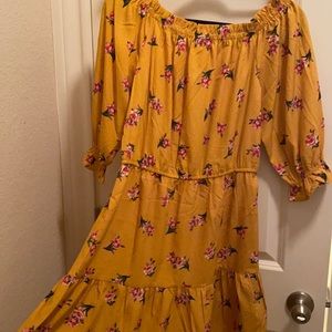 Off the shoulder mustard color vacation dress!🧡